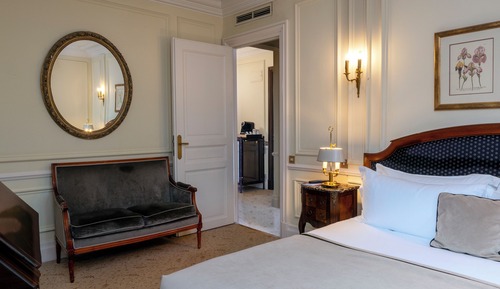 Suite, 1 King Bed