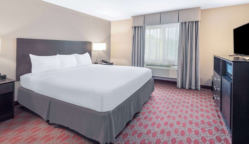 Room, 1 King Bed, Accessible, Bathtub