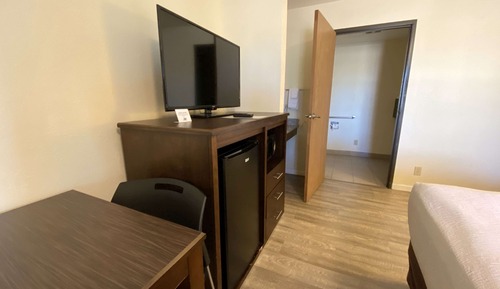 Standard Room, 1 King Bed, Accessible, Refrigerator & Microwave