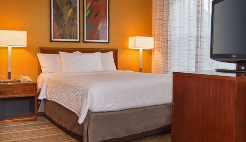Room, 1 Queen Bed with Sofa bed, Accessible (Hearing)