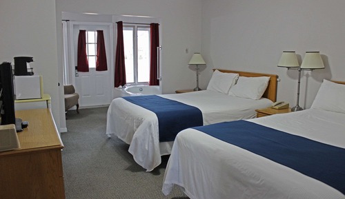 Standard Room, 2 Queen Beds, Non Smoking, Jetted Tub