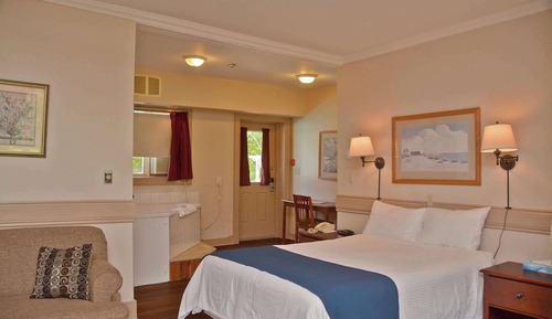 Standard Room, 1 Queen Bed with Sofa bed, Non Smoking, Jetted Tub