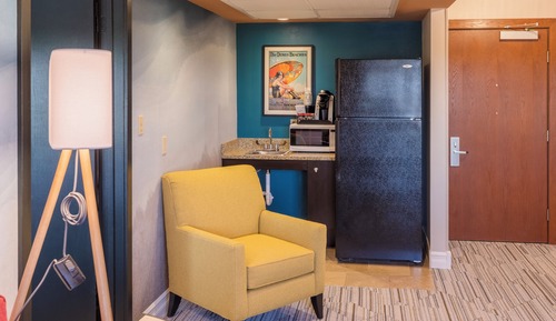 Standard Suite, 1 Queen Bed with Sofa bed, Accessible Bathtub, City View