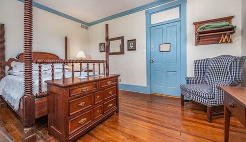 17 - Lee Guest Room