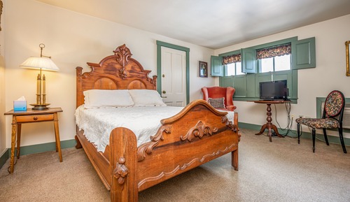 08 - Taylor Guest Room