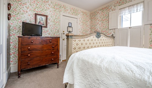 24 - Monroe Guest Room
