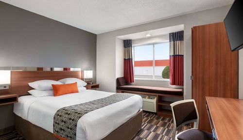 Standard Room, 1 Queen Bed