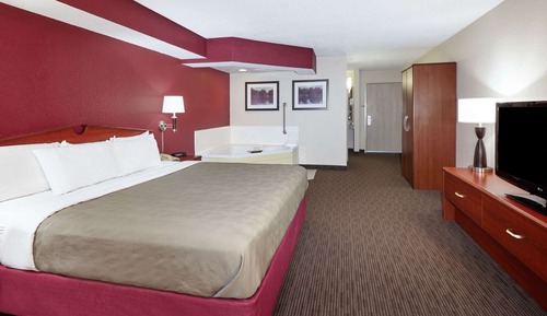 1 King Bed, Deluxe 1-Bedroom Suite, Second Floor, Non-Smoking