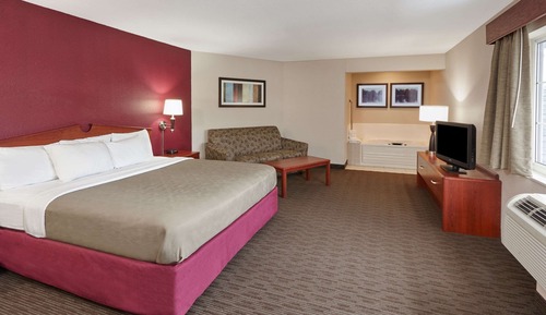 1 King Bed, Studio Suite, Second Floor, Non-Smoking