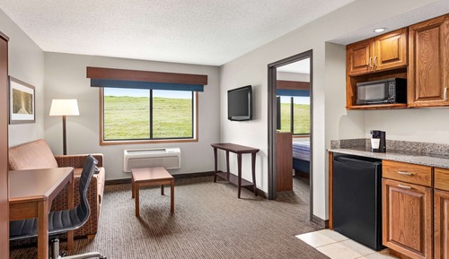 Business Suite, 1 Bedroom, Non Smoking (Second Floor, 1 King Bed)