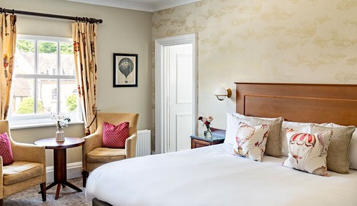 Executive Queen bed mews