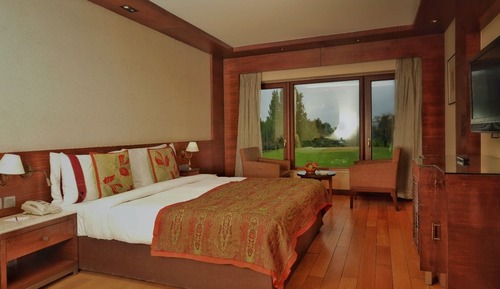 Deluxe Room, 1 King Bed (First Floor)
