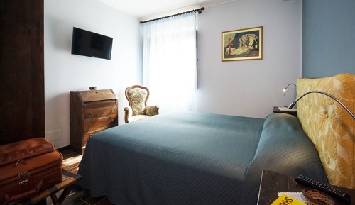 Comfort Suite, 1 King Bed with Sofa bed, Accessible, Garden View