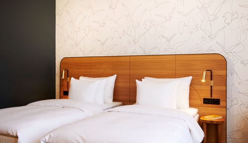 Twin Room (Solo)
