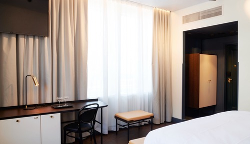 Room, 1 King Bed (Solo Up)