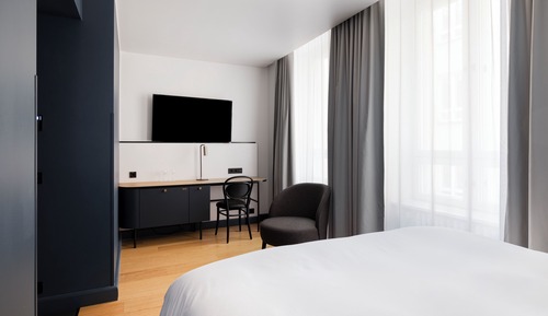 Room, 1 Queen Bed (Solo)