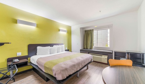 Standard Room, 1 King Bed, Accessible, Non Smoking