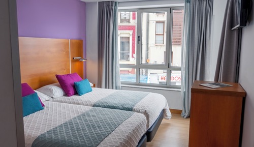 2 Single Beds, Superior Room, with Extra Bed City View