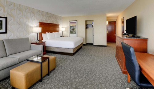 Deluxe Room, 1 King Bed with Sofa bed, Refrigerator & Microwave (Upper Floor)