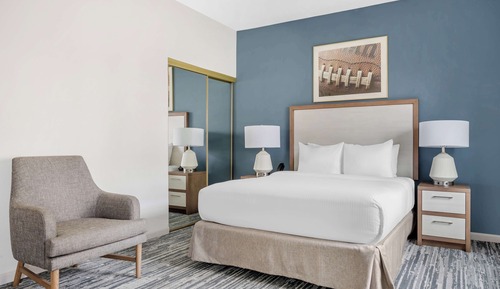 Studio with a Queen Bed and Balcony
