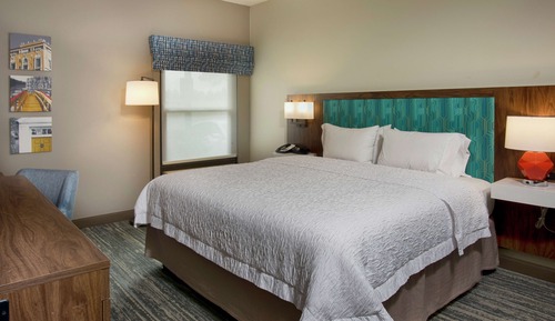 Suite, 1 King Bed, Non Smoking (Boardroom)
