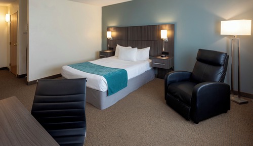 Room ,1 Queen Bed, Accessible