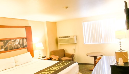 Deluxe Room, 2 Queen Beds (Smoking)