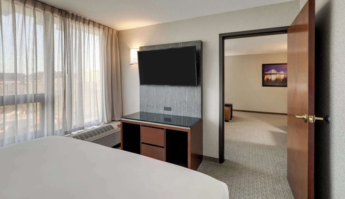 Suite, 1 King Bed with Sofa bed, Refrigerator & Microwave (Upper Floor, 2 Rooms, Sofabed)