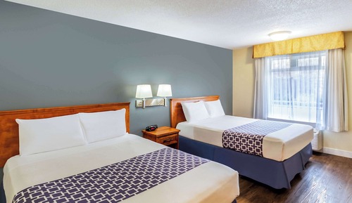Standard Room, 2 Queen Beds, Non Smoking, Courtyard View