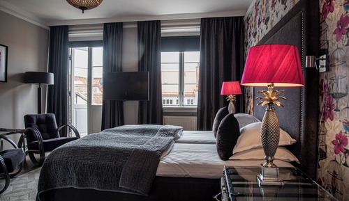 Premium Room, 1 King Bed, Non Smoking, Balcony
