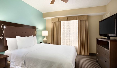 Suite, 1 Queen Bed, Accessible, Bathtub