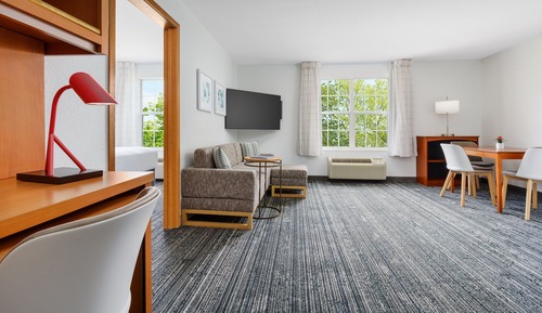 Suite, 1 Bedroom, Non Smoking (Mobility Accessible, Roll-In Shower)