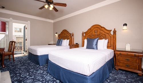 Room, 2 Queen Beds, Fireplace, City View
