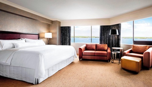 Studio Suite, 1 King Bed, Lake View, Corner