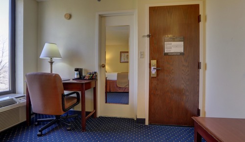 Standard Room, 1 Queen Bed, Non Smoking, Refrigerator
