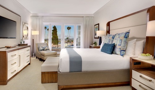 Suite, 1 King Bed, Mobility Accessible