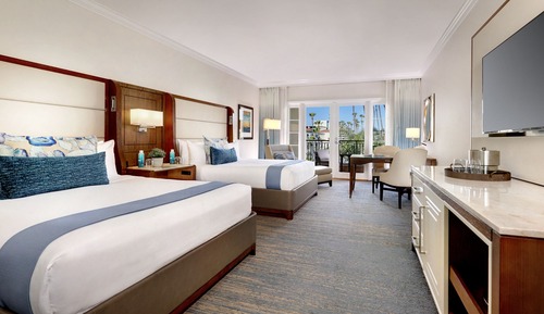 Newport Double Queen Room