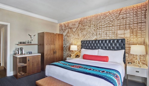 Room, 1 King Bed, Non Smoking (Mobility/Hearing Access, Roll-In Shwr)