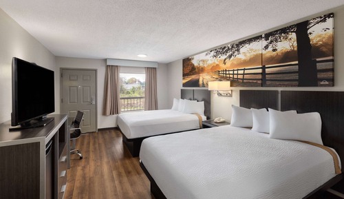 Room, 2 Queen Beds, Smoking