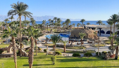 Superior Double Room with Garden And Pool View