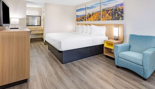 Standard Room, 1 King Bed