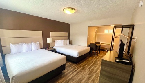 Deluxe Room, 2 Queen Beds, Kitchenette