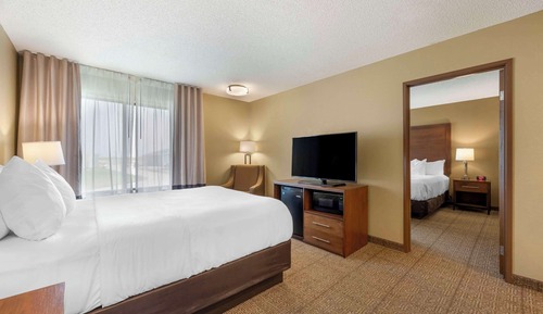 Suite, 1 king bed with queen bed