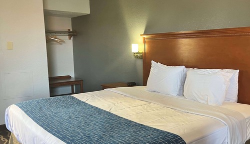 Standard Room, 1 King Bed