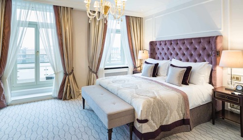 Deluxe Room, 1 King Bed, Balcony, Lake View
