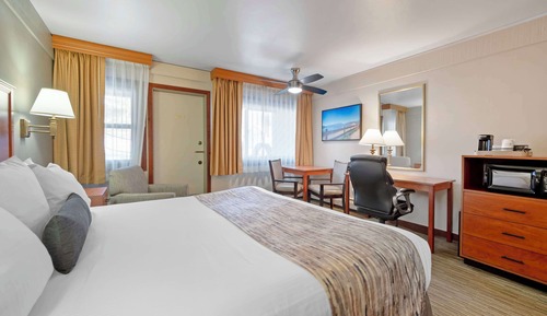 Standard Room, 1 King Bed, Accessible, Non Smoking