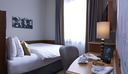 Standard Room, 1 Queen Bed