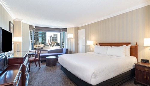 Deluxe Room, 1 King Bed (Middle Floors)