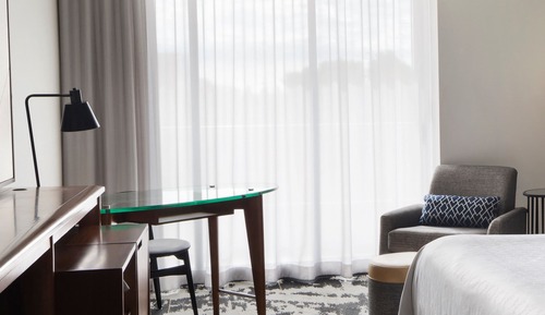 Traditional Room, 1 King Bed, Non Smoking, City View (Balcony)
