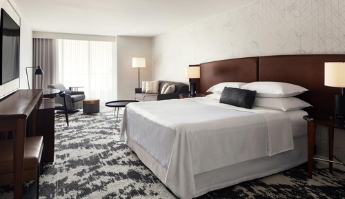 Junior Suite, 1 King Bed, Non Smoking, Balcony